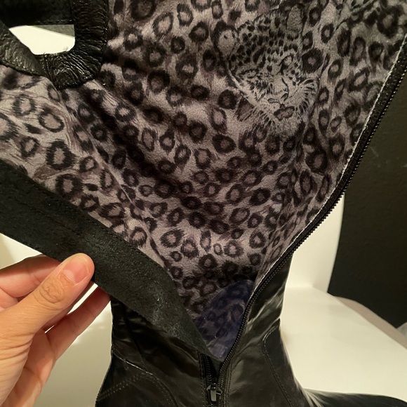 NWT BORN LOTTIE BLACK BOOTS - Picture 3 of 5